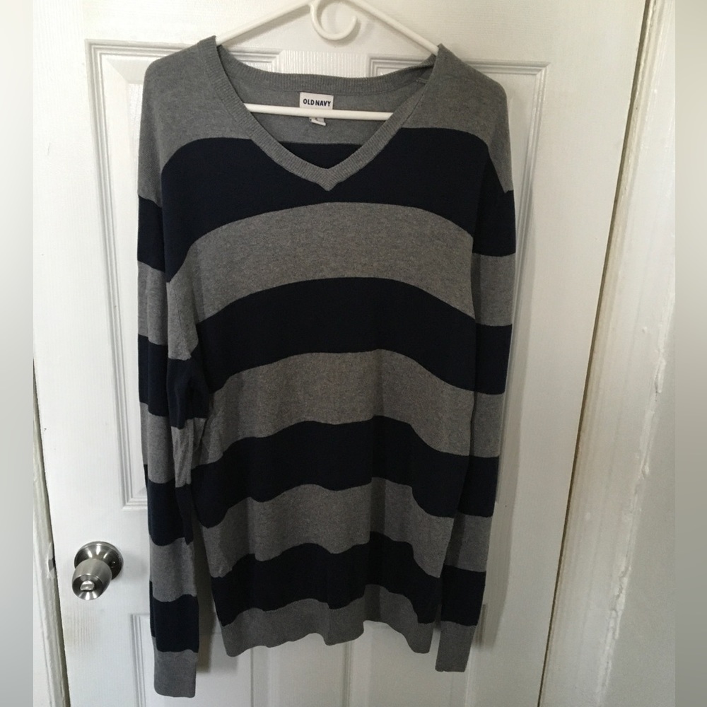 Old Navy Gray and Navy V Neck Sweater Size XL